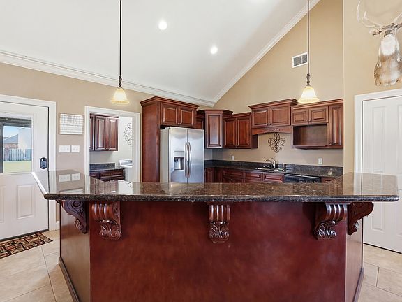 3rd image of 214 Exeter Run