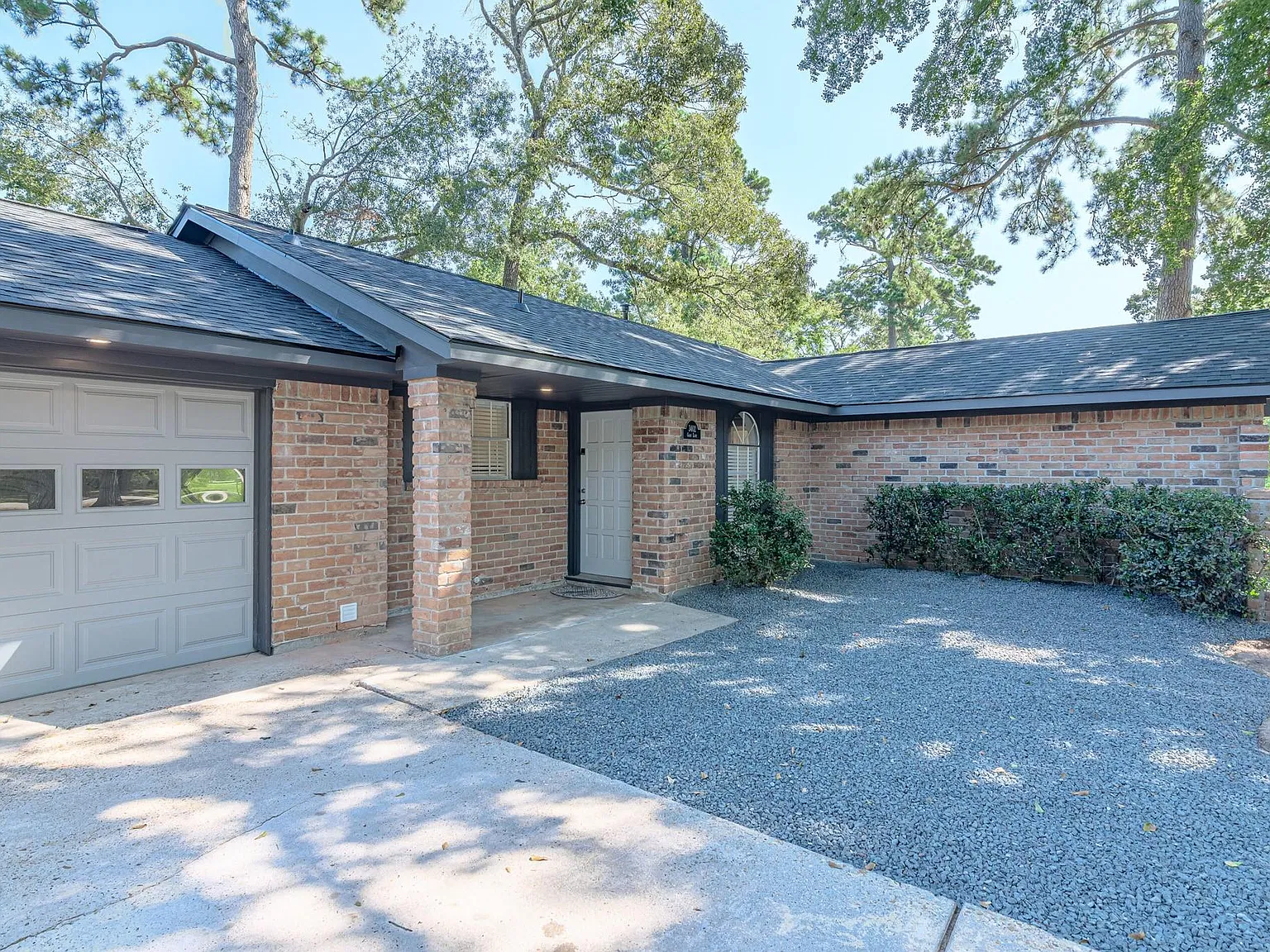 3 bed, 2.0 bath, 1221 sqft, $1,850 — Photo 2