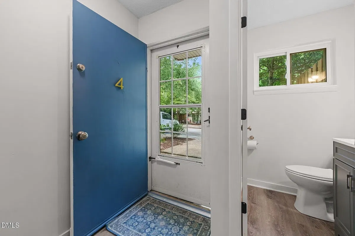 2 bed, 2.5 bath, 1087 sqft, $1,400 — Photo 4