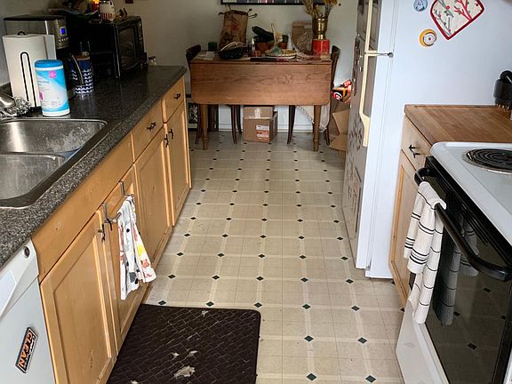 2nd image of 817 Hickory St