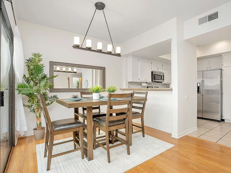 1655 Greenfield Ave #14 — Photo 6
