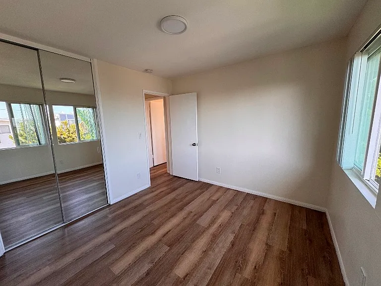 520 Avenue G #7 — Photo 11