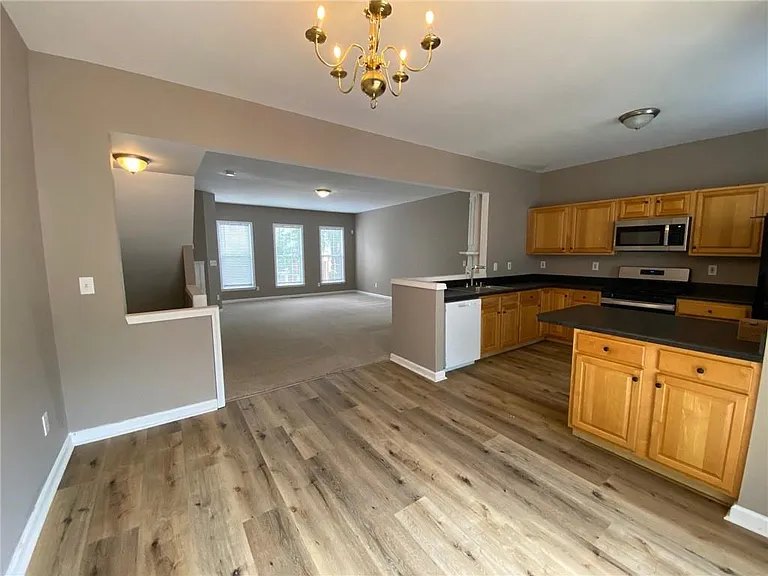 4019 Howell Park Rd — Photo 9