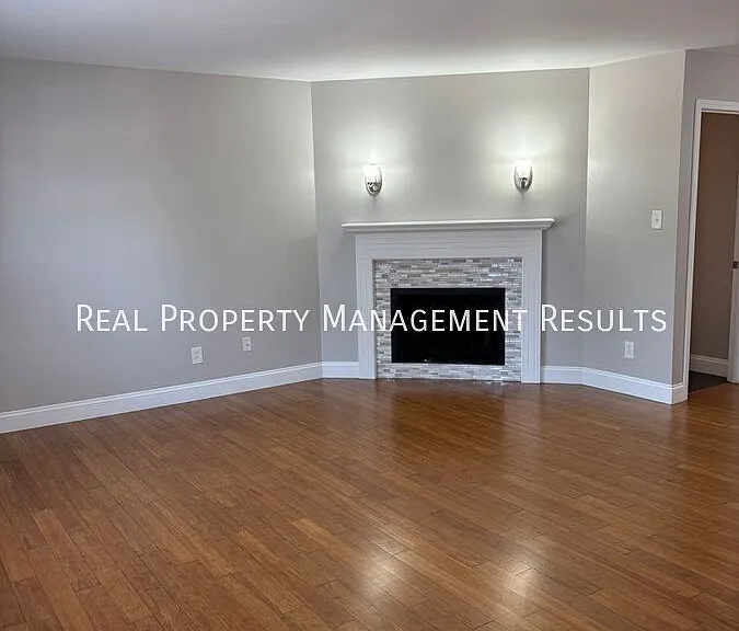 114 Olde Newburgh Dr — Photo 3
