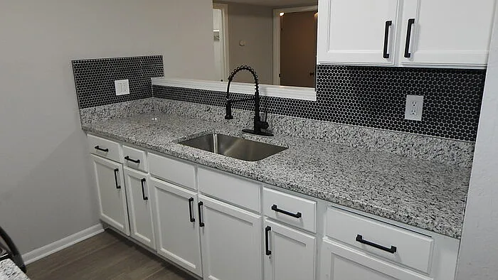 5928 Elmwood Ave — Photo 5