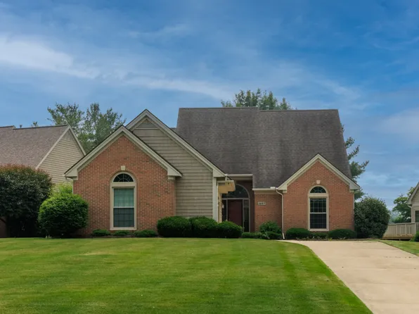 1897 Stonebridge Dr N, Ann Arbor, MI 48108