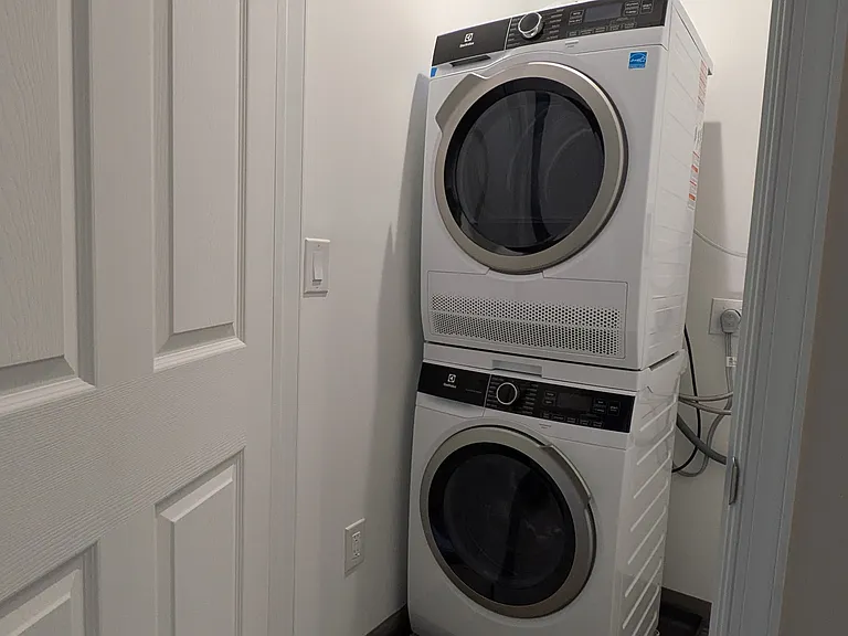 Brand new full size washer/dryer