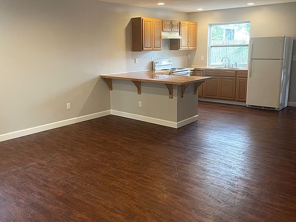 5th image of 215 8th St #B
