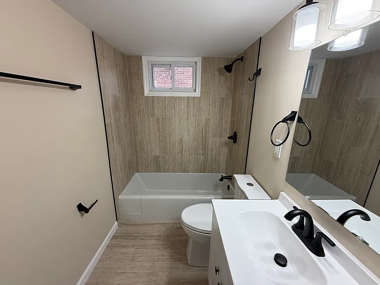 642 Water St #5 — Photo 3