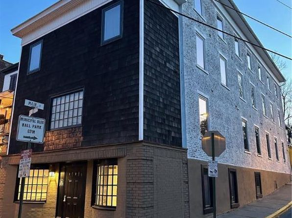 427 Delaware Ave #202