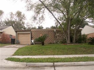 3906 Heatherbrook Dr, Houston, TX 77045