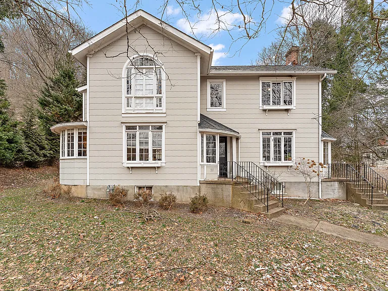 732 Orchard Terrace