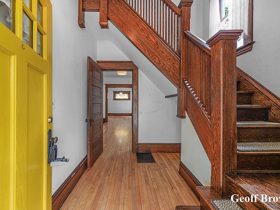5th image of 150 Fitzhugh Ave SE