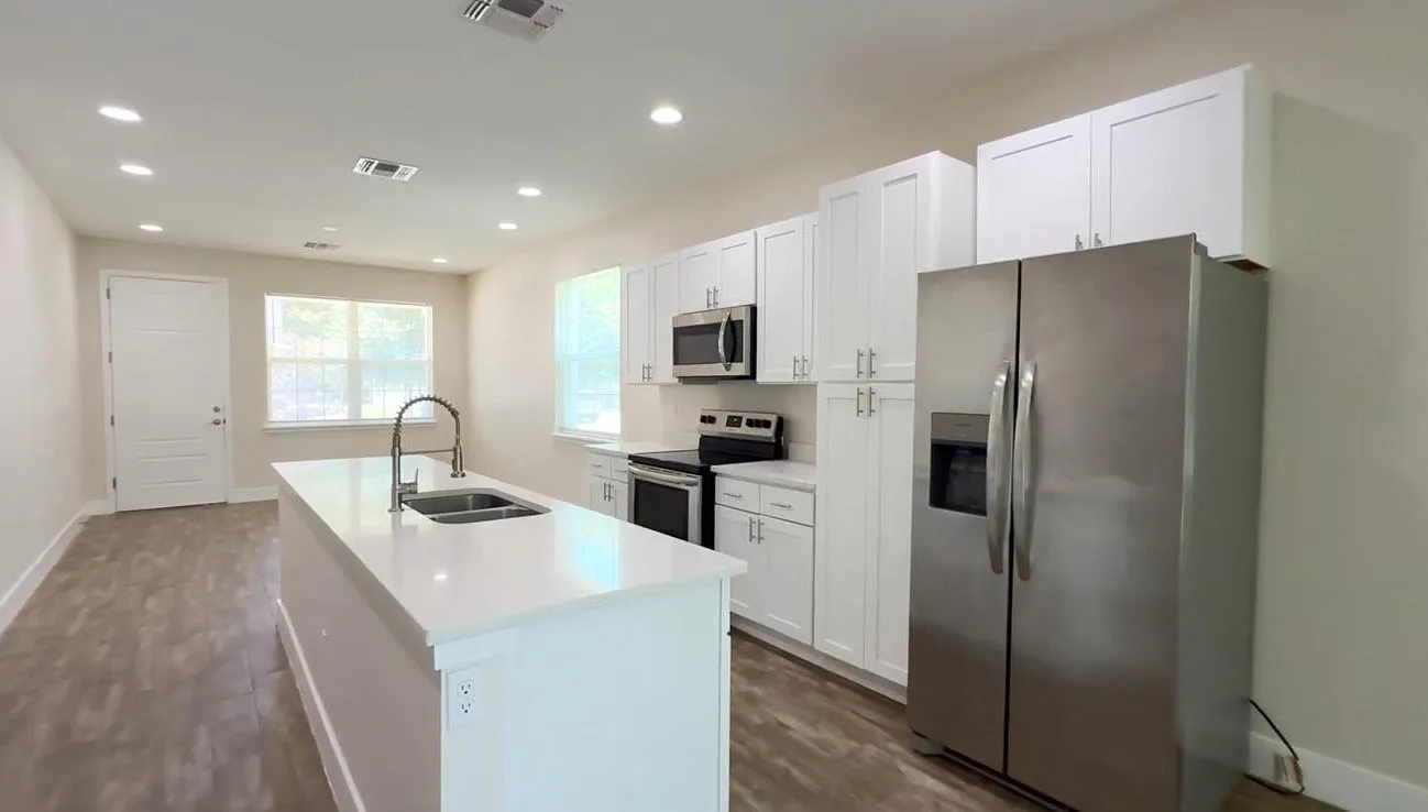 5 bed, 1650 sqft, $2,450 — Photo 4