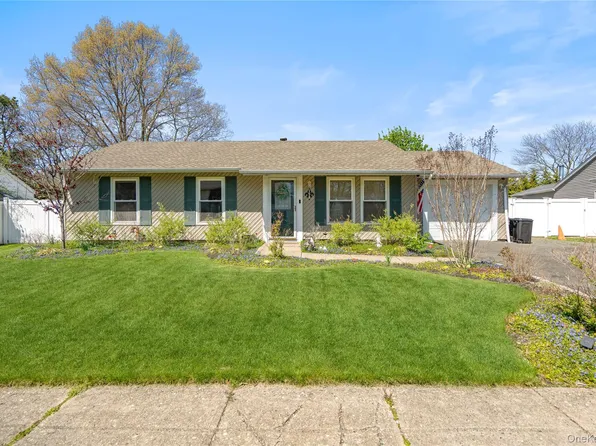 158 Glenmere Way, Holbrook, NY 11741
