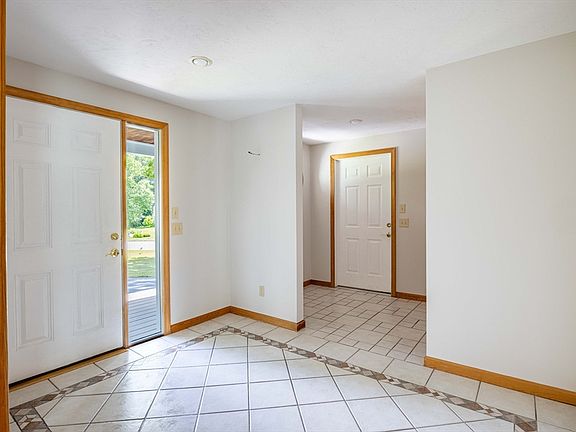 3rd image of 4 Mallard Dr
