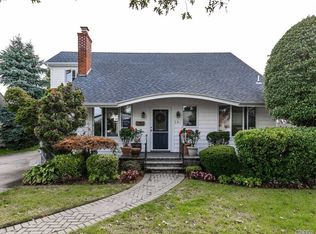 283 Bedell St, Freeport, NY 11520