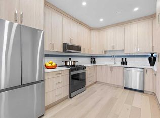 7415 39th Ave NW, Calgary, AB T3B1W9