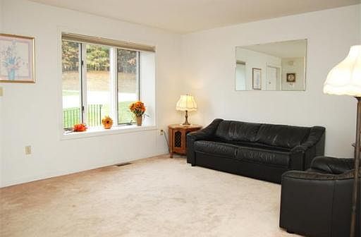5th image of 4703 Deerfield Cir #4703