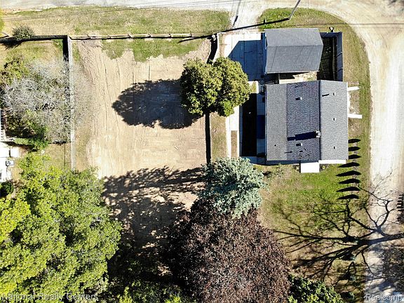 3rd image of 4915 Clarkston Rd