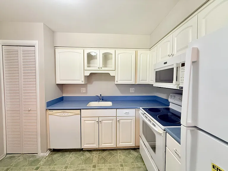7350 Woodview St #3 — Photo 14