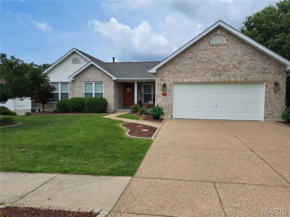 2327 Hidden Deer Dr, O'Fallon, MO 63368