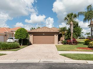 2258 Heydon Cir W, Naples, FL 34120