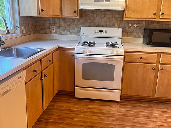 5th image of 31 Gaslight Ln #31