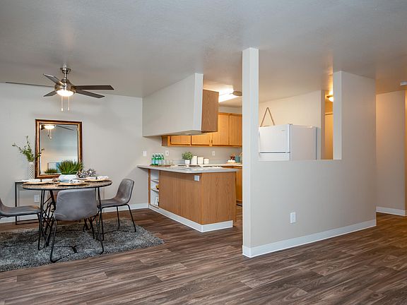 Kings Meadow Apartments ; Troutdale, OR ; Dining Room
