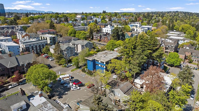 3rd image of 4626 21st Avenue NE