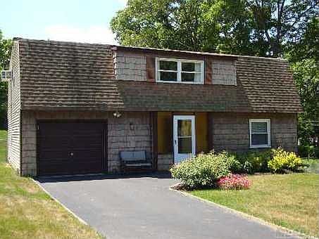 1st image of 8 Somers Ln