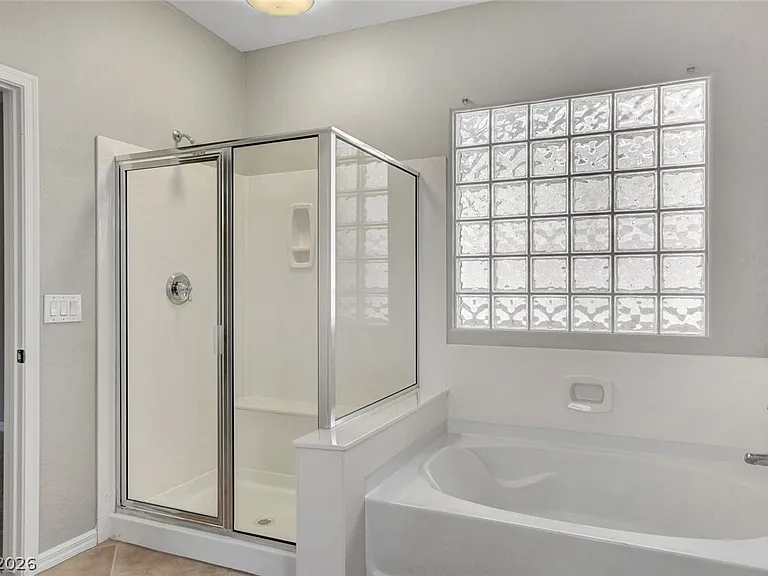 6825 Tarpon Springs Ct — Photo 31