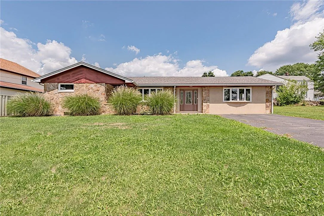 2414 Raymond Ave photo 1