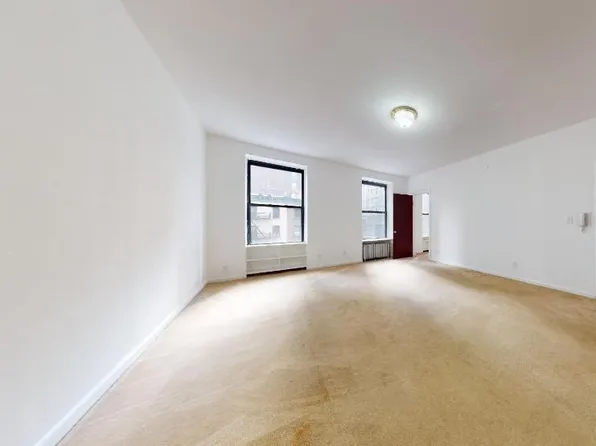 933 8th Avenue image 1 of 9