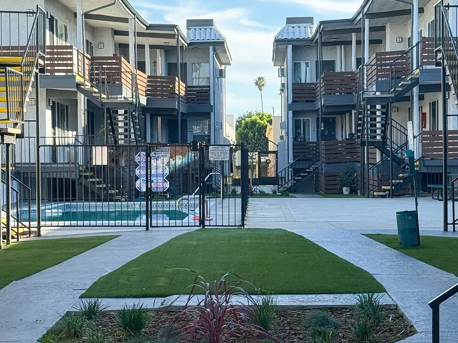 Saticoy Gardens — Photo 1