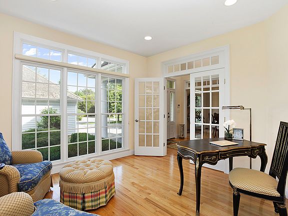 4th image of 24 Cobblefield Ln