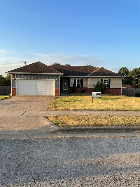 4 bed, 1318 sqft, $1,795 — Photo 2