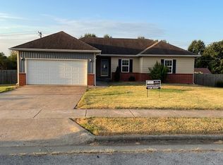 409 E Stone Creek Rd, Willard, MO 65781
