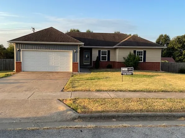 409 E Stone Creek Rd, Willard, MO 65781