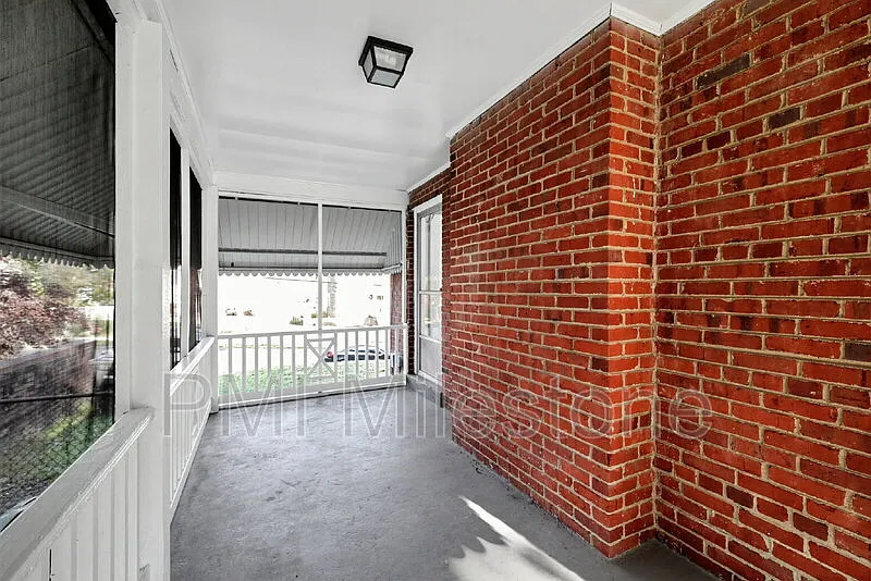 4 bed, 2.0 bath, 1176 sqft, $2,744 — Photo 4