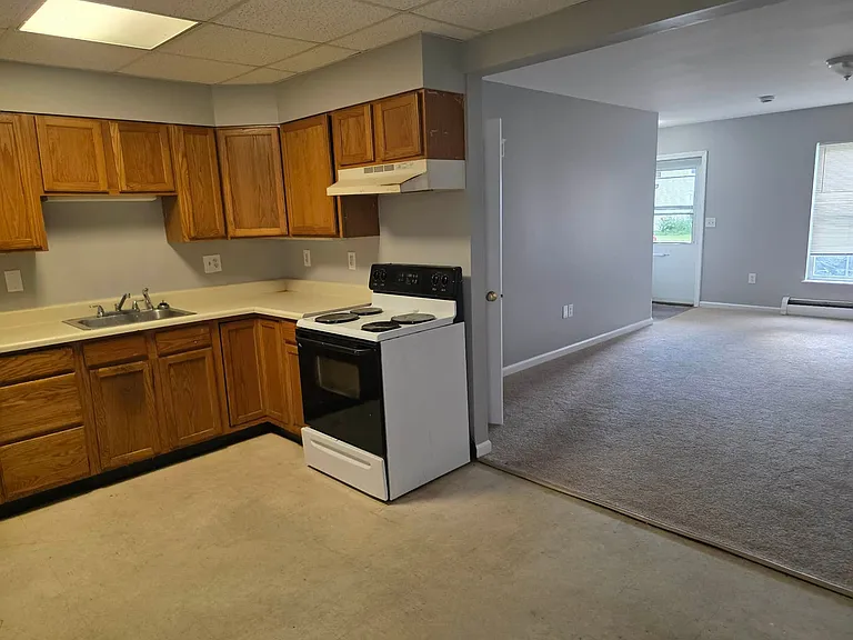 18 Main St #6 — Photo 11