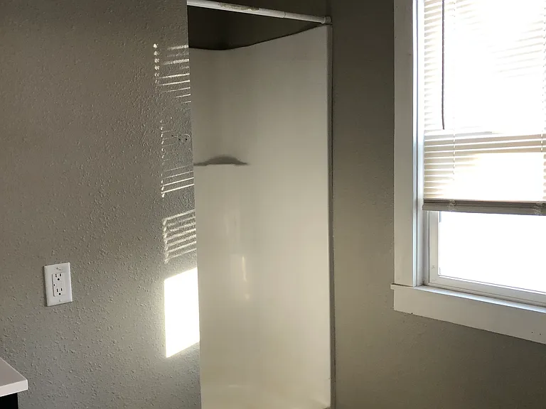 702 S Duluth Ave #3 — Photo 4