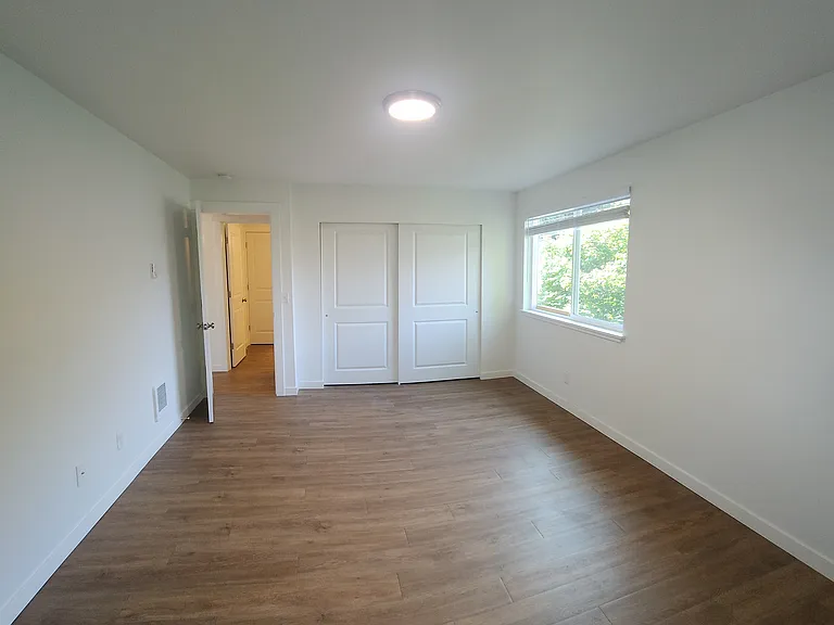 516 Wells Ave S #B — Photo 9
