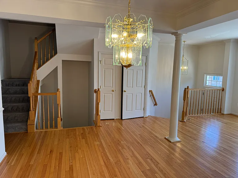 2743 Manhattan Pl — Photo 33