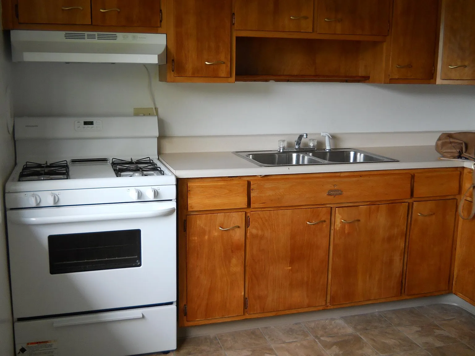 2 bed, $850 — Photo 2