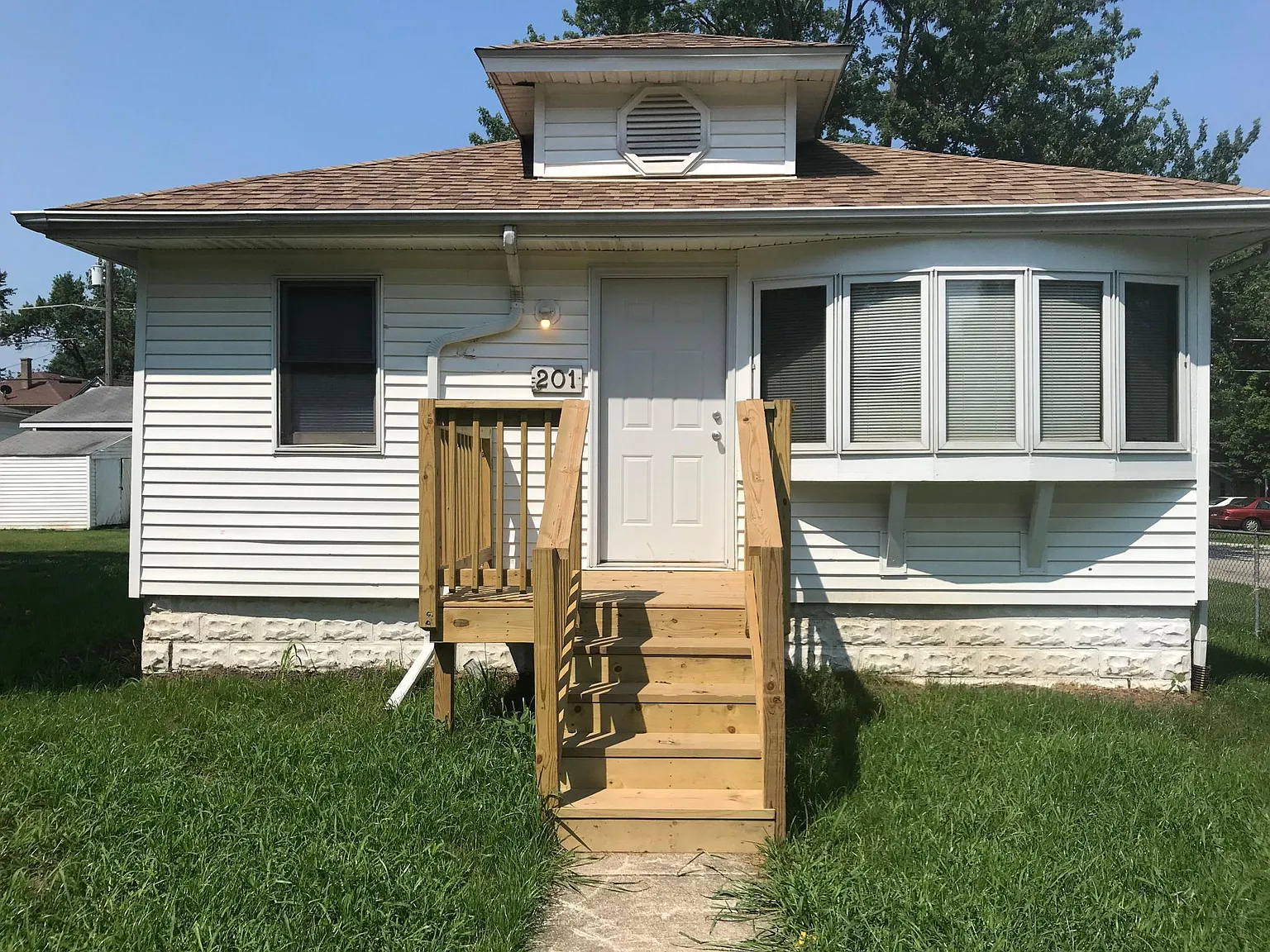 201 Barr Elms Ave photo 1