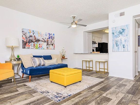 4th image of 4400 Paluxy Dr #2023