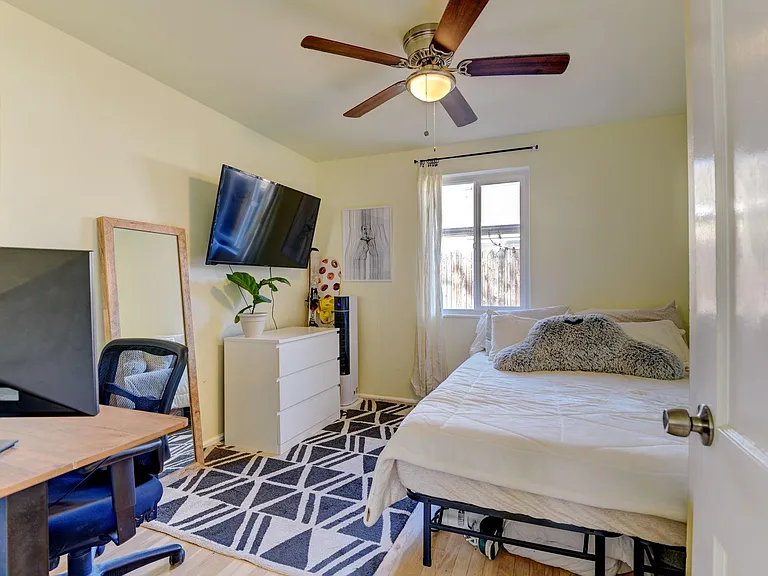1427 N Jasmine St — Photo 14