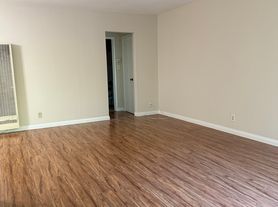 345 W Elk Ave