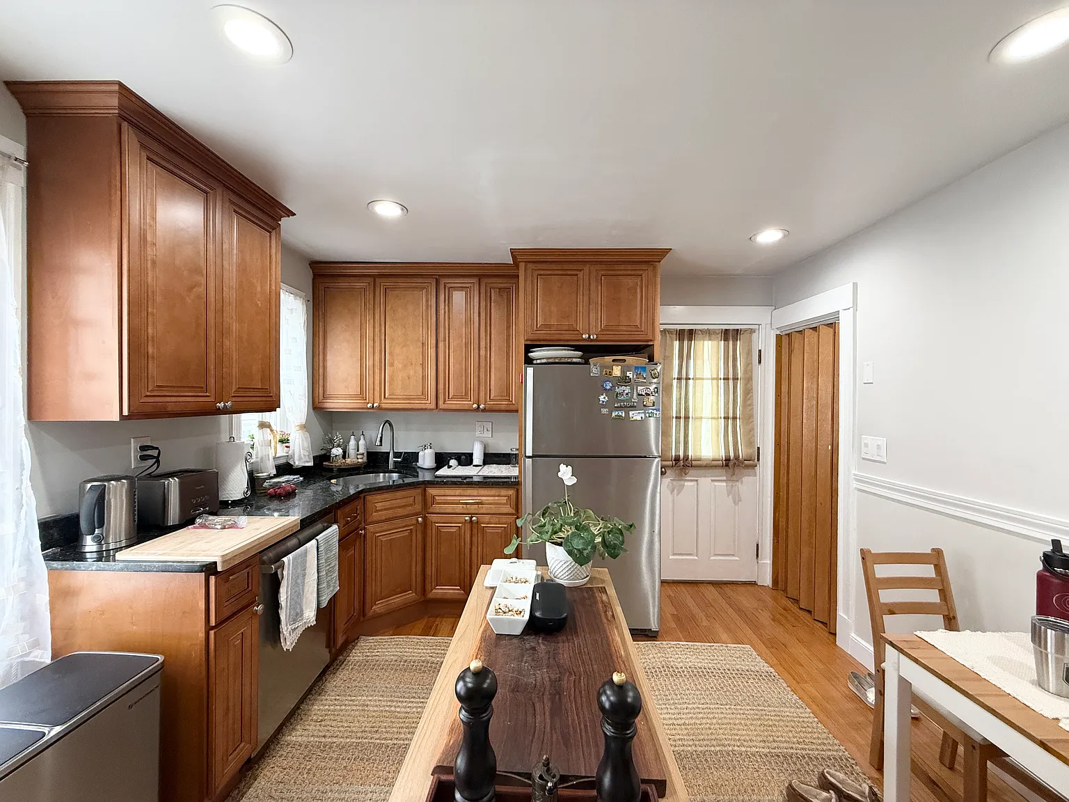 3 bed, 900 sqft, $3,250 — Photo 2